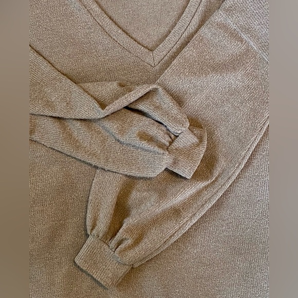 BiBi Clothing Sweater - Picture 7 of 8